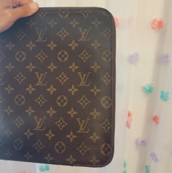 Authentic Louis Vuitton Document/Laptop Holder TH8912 - Picture 7 of 17